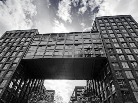 a black and white photo of a tall building